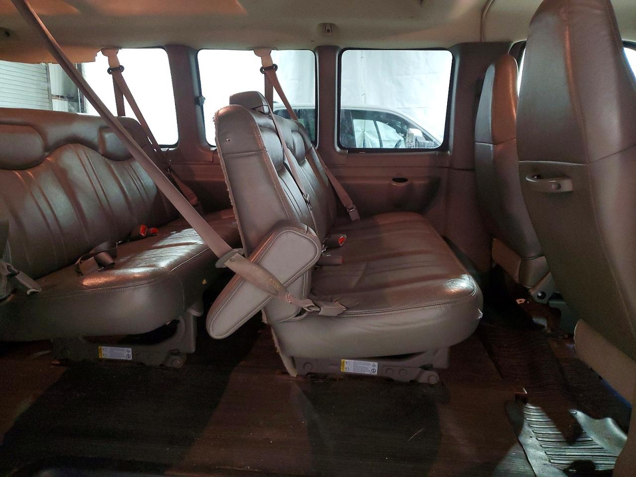 2003 Chevrolet Express G3500 Red vin: 1GAHG39U031231526