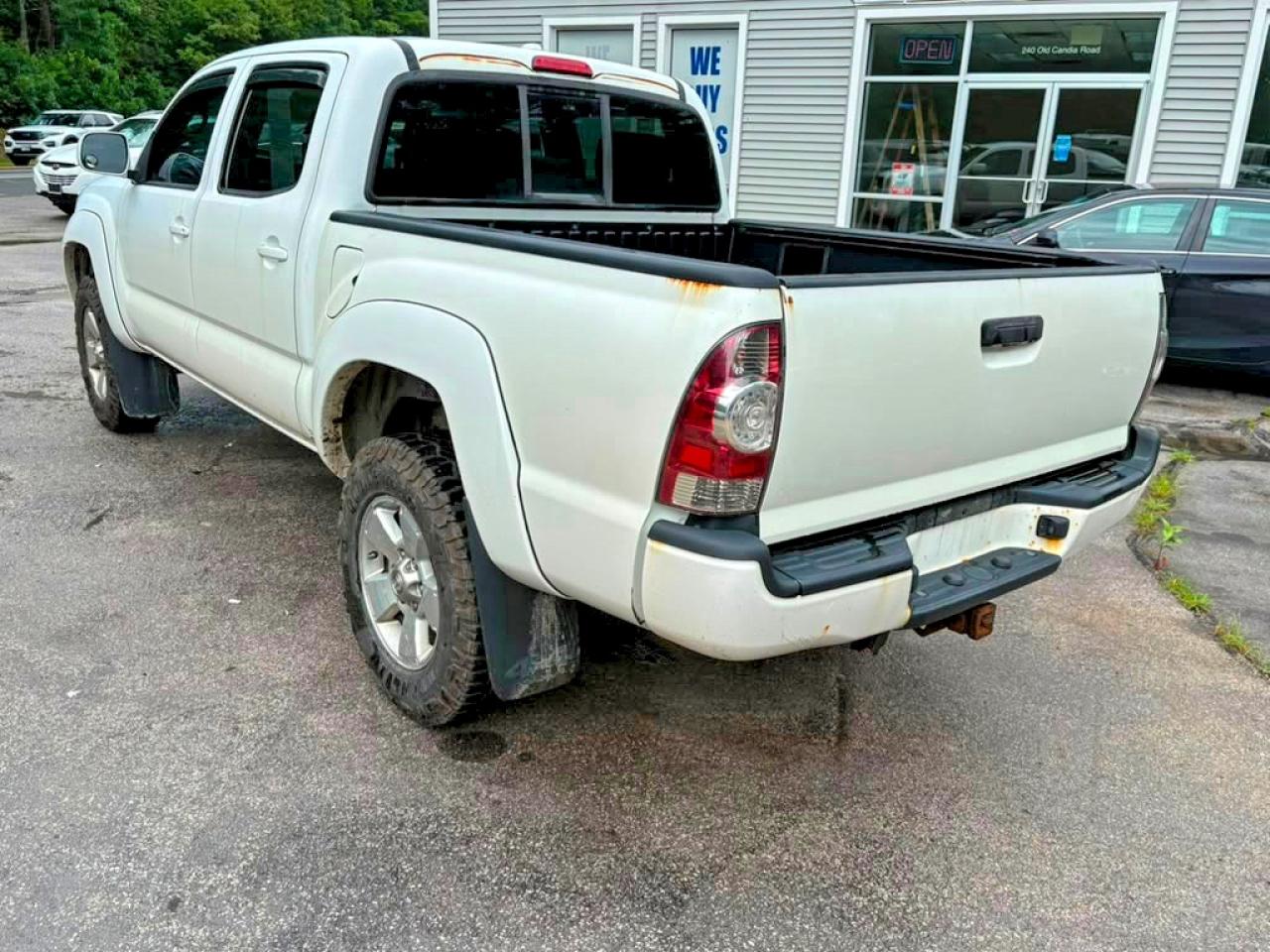 2010 Toyota Tacoma V6 White vin: 3TMLU4EN1AM053821