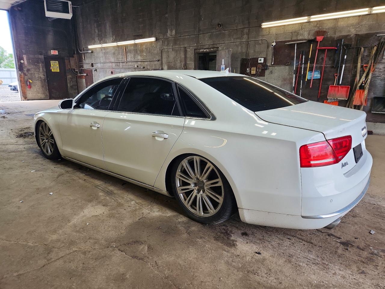 2013 Audi A8 L Quattro Белый vin: WAURGAFD2DN016452