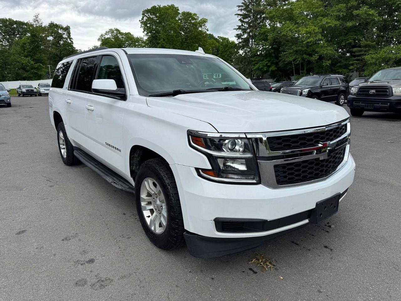2019 Chevrolet Suburban K1500 Lt Белый vin: 1GNSKHKC1KR273818