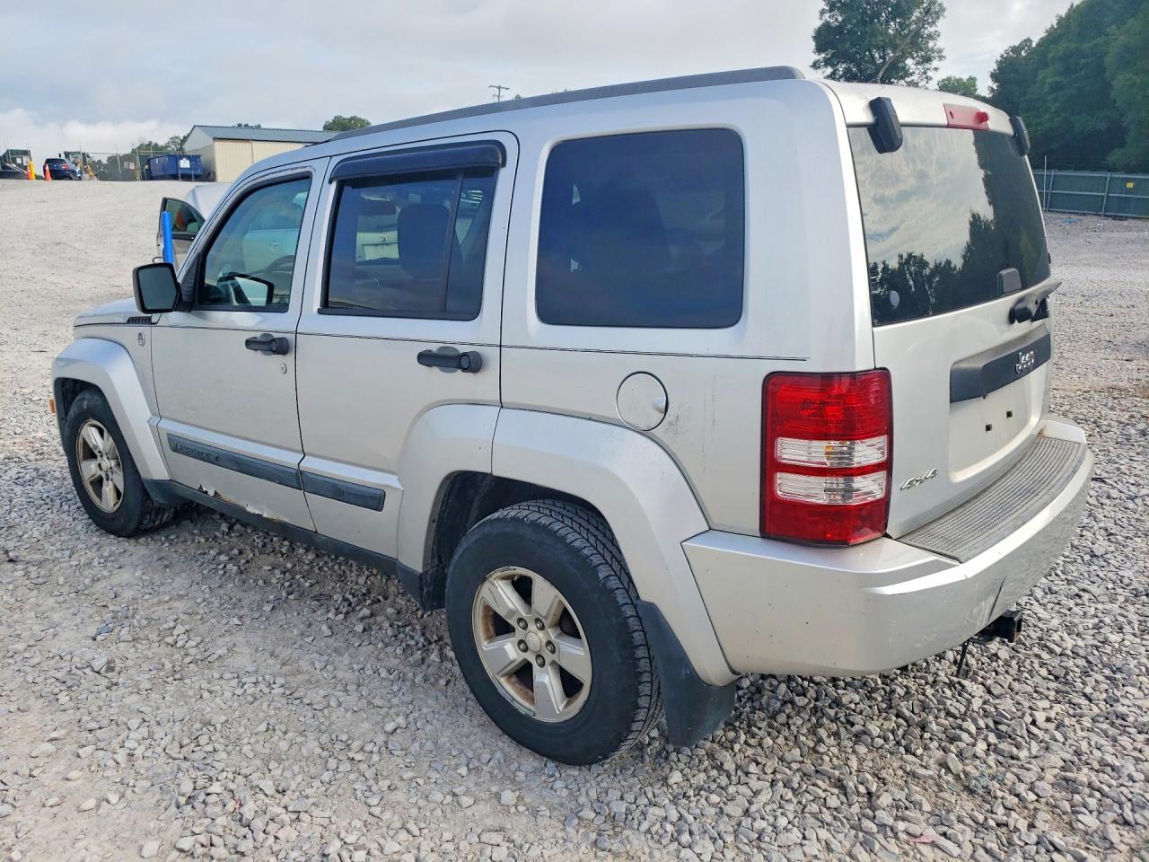 2009 Jeep Liberty Sport Серебряный vin: 1J8GN28K09W505718