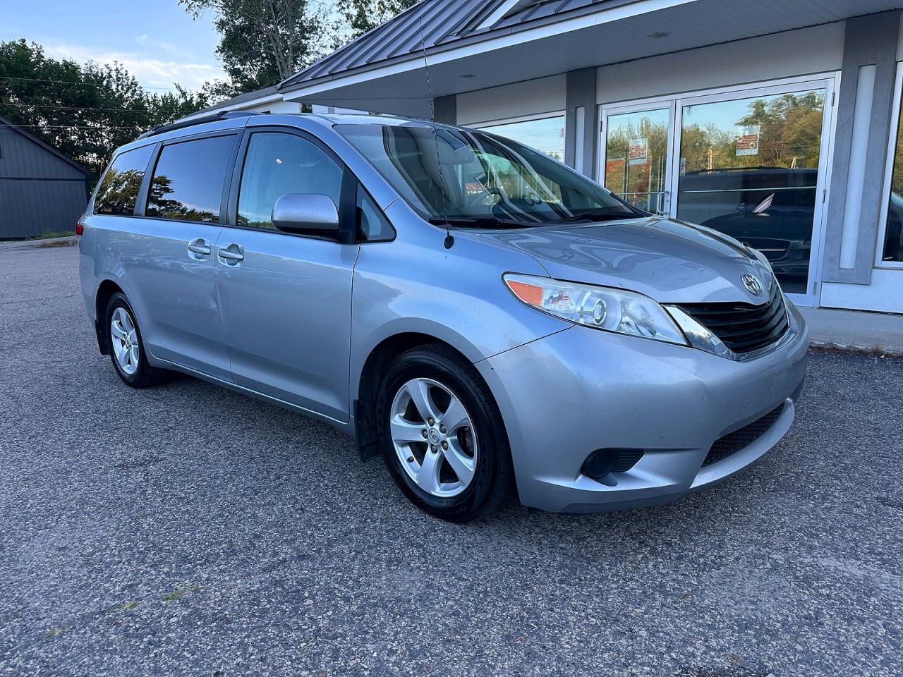 2014 Toyota Sienna Le Silver vin: 5TDKK3DCXES478665