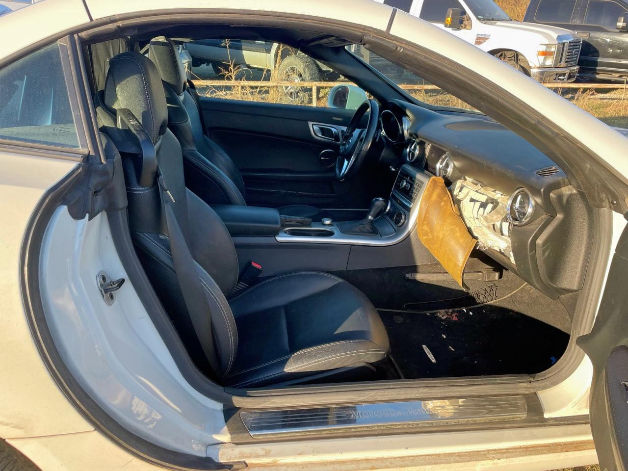 2012 Mercedes-benz Slk 350 White vin: WDDPK5HA1CF038430