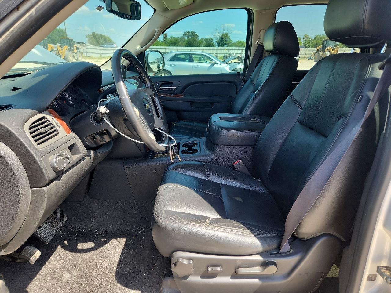 2014 Chevrolet Tahoe C1500 Lt Silver vin: 1GNSCBE02ER140873
