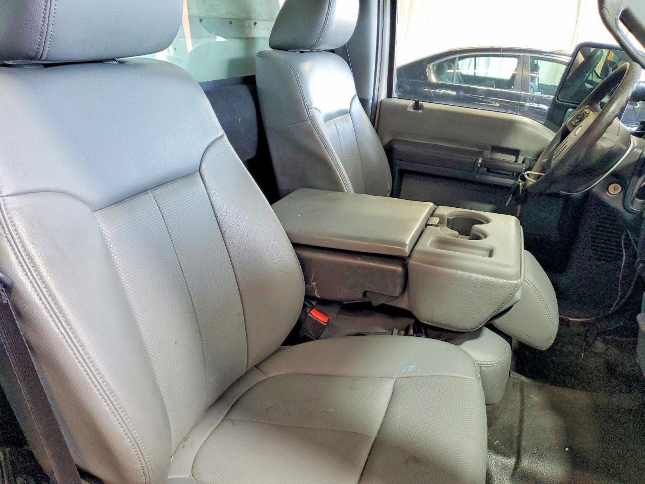2015 Ford F250 Super Duty White vin: 1FTBF2A66FEA80082