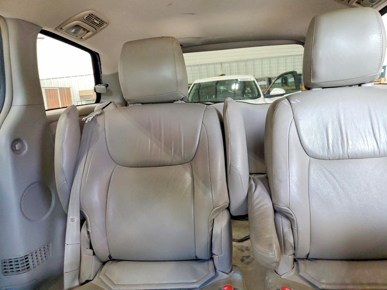 2010 Toyota Sienna Ce 7-passenger Blue vin: 5TDKK4CCXAS342361