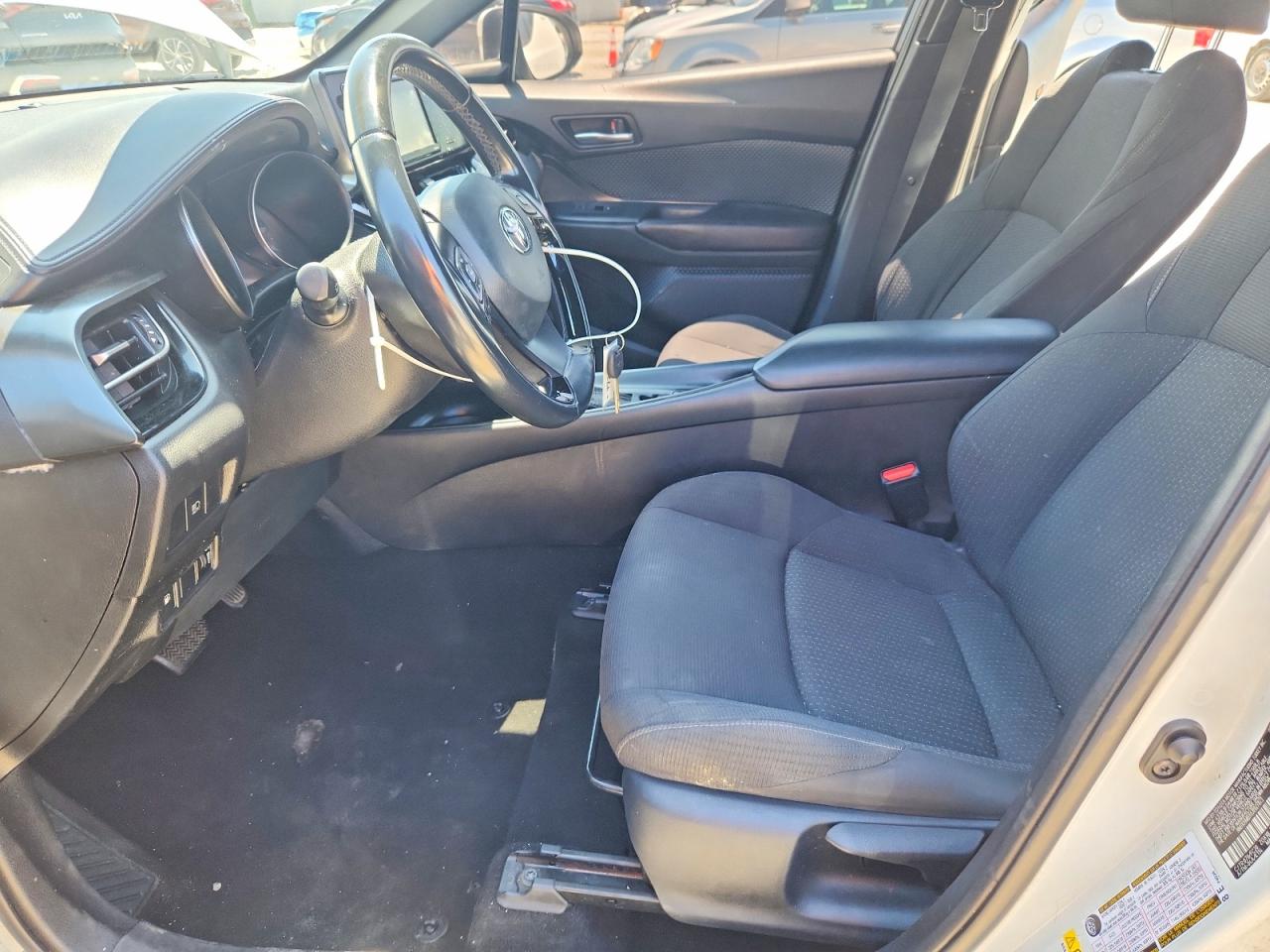 2018 Toyota C-hr Xle White vin: NMTKHMBX6JR027073