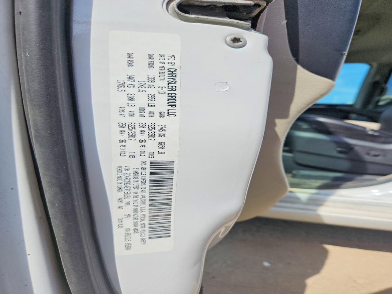 2014 Chrysler Town & Country Touring White vin: 2C4RC1BG4ER158191