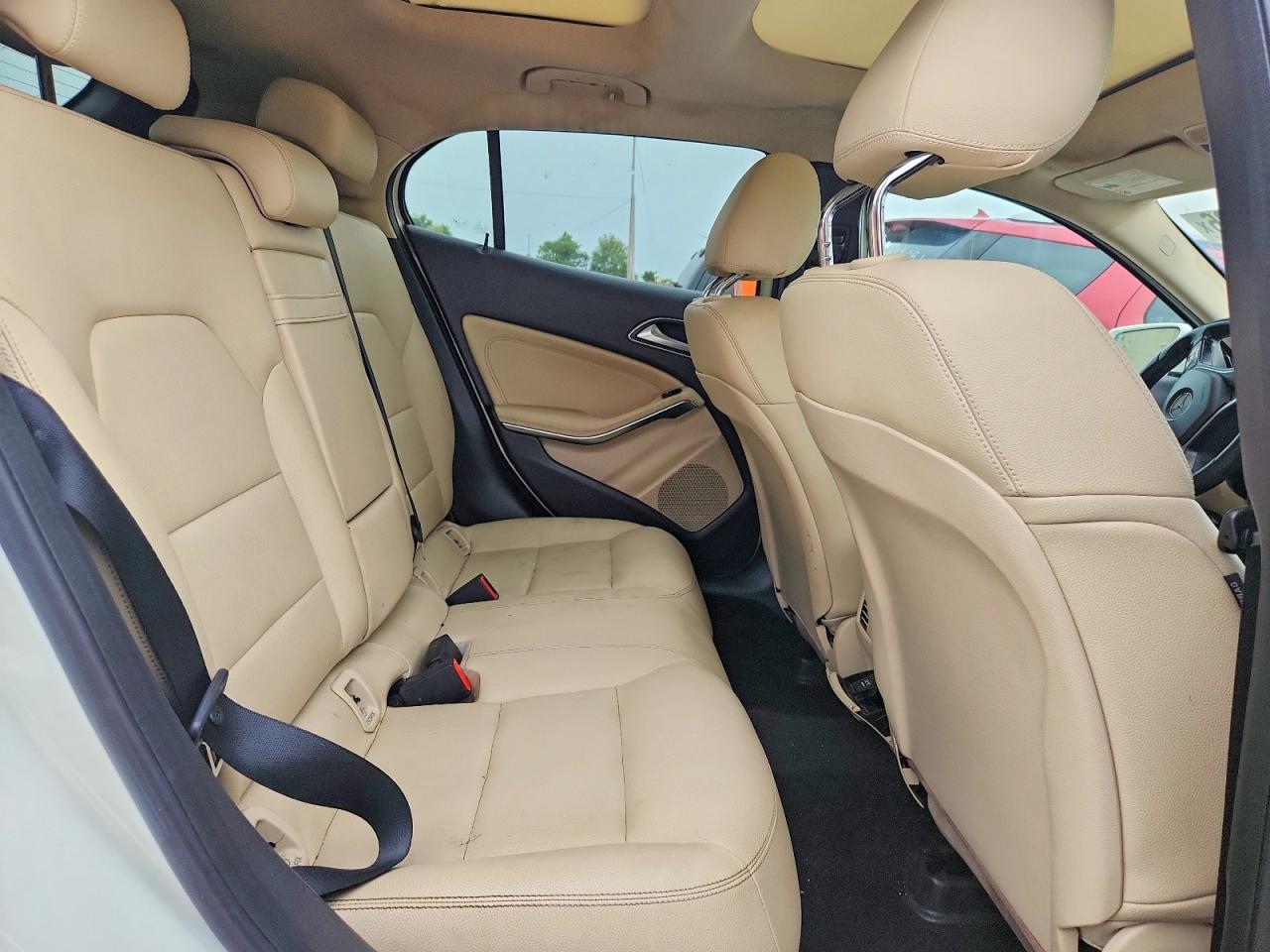 2015 Mercedes-benz Gla 250 White vin: WDCTG4EB4FJ141967