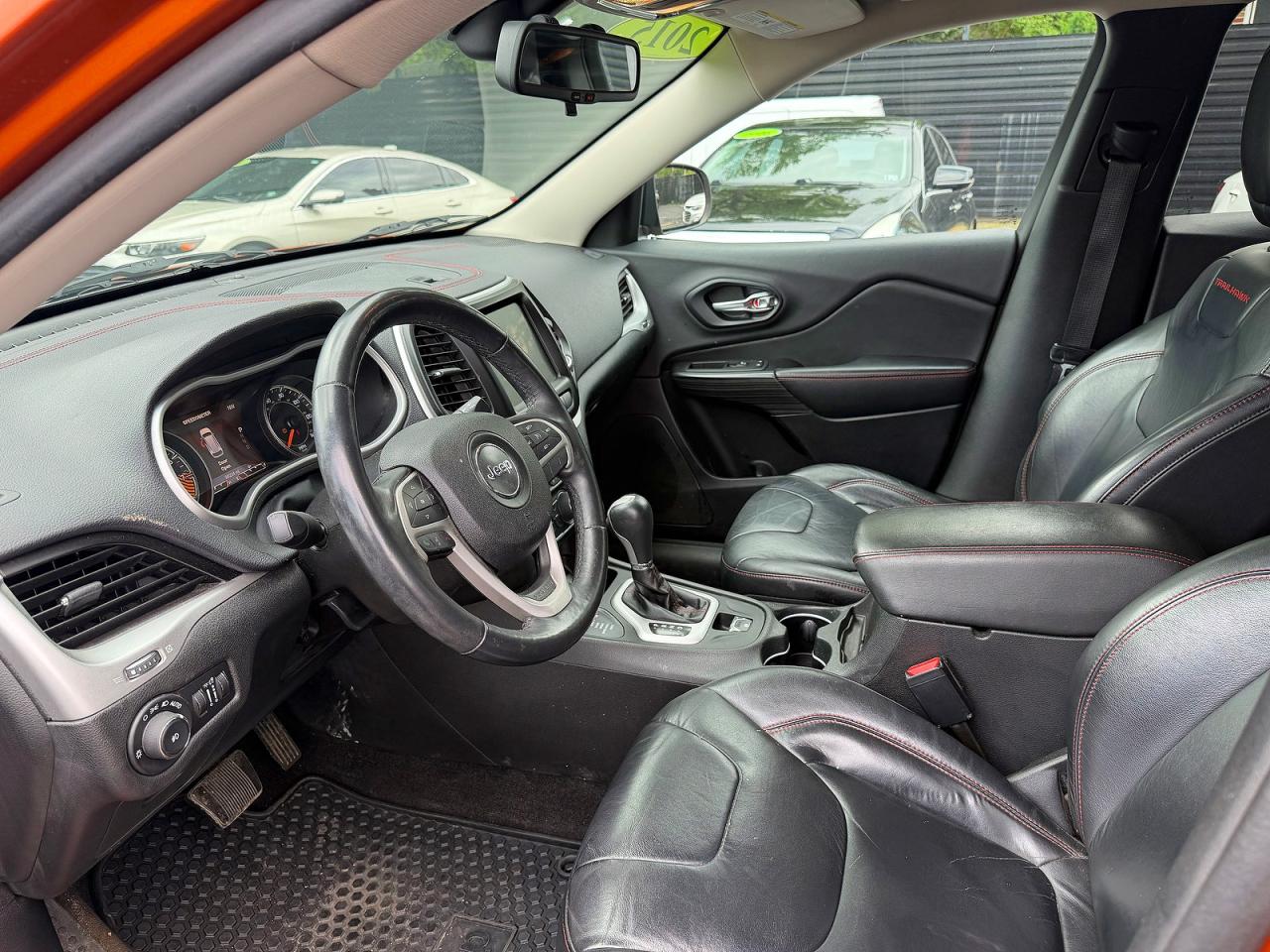 2015 Jeep Cherokee Trailhawk Orange vin: 1C4PJMBS8FW545113