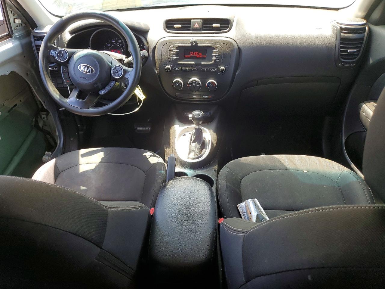 2014 Kia Soul Base Silver vin: KNDJN2A26E7706132