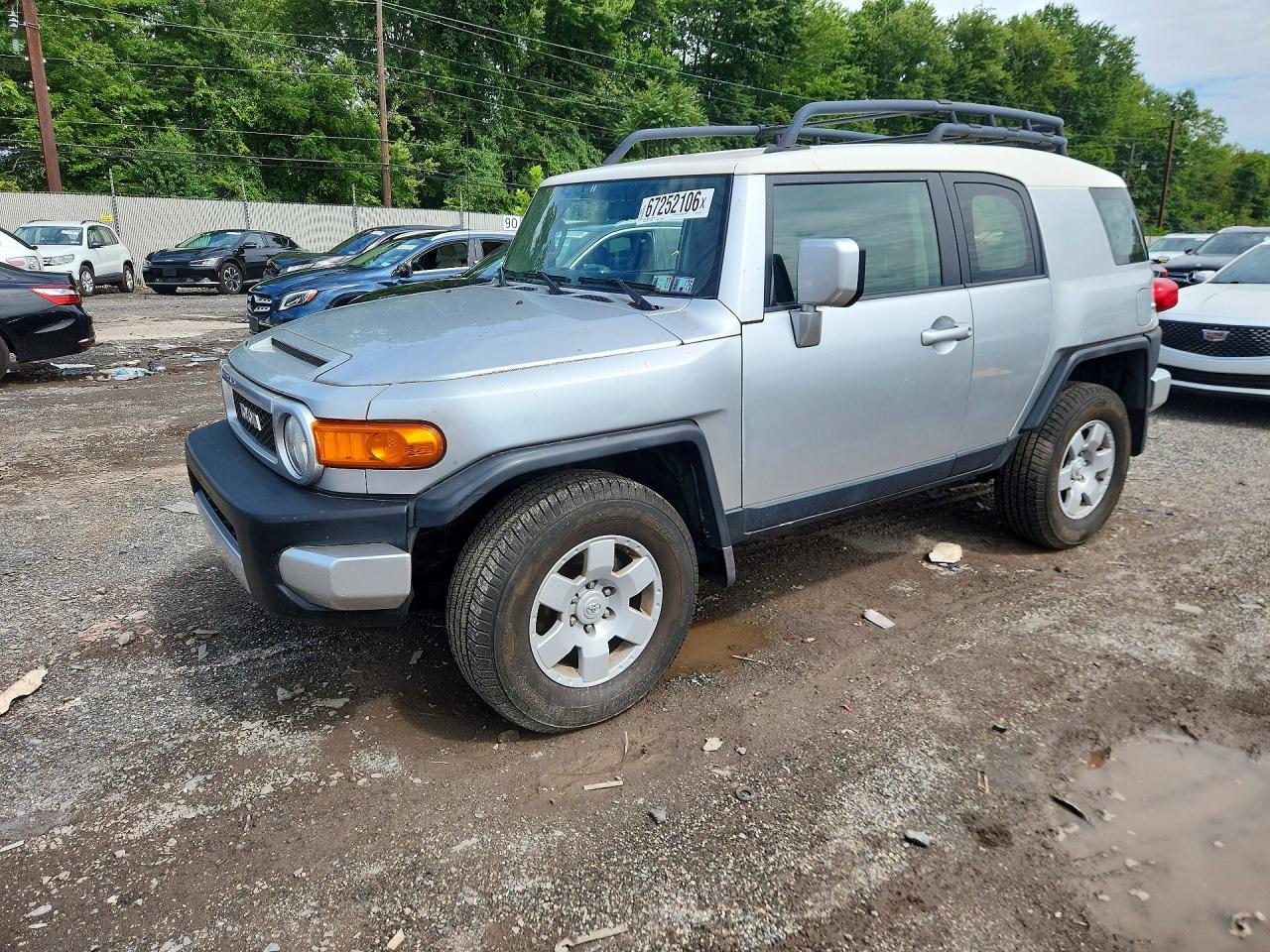 2008 Toyota Fj Cruiser Base Silver vin: JTEBU11F68K011229