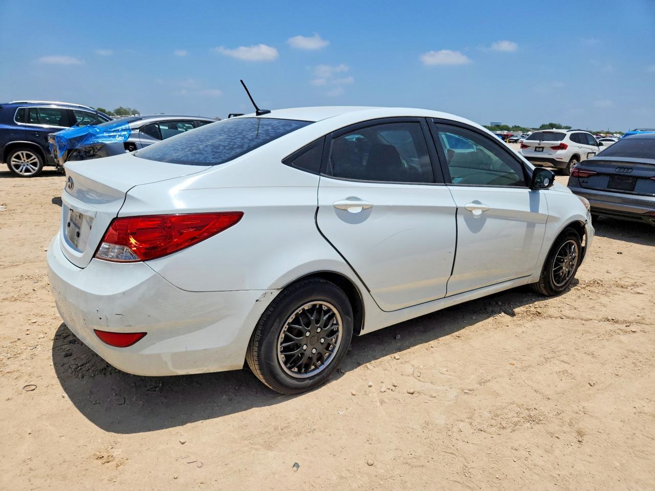 2012 Hyundai Accent Gls White vin: KMHCT4AEXCU161275