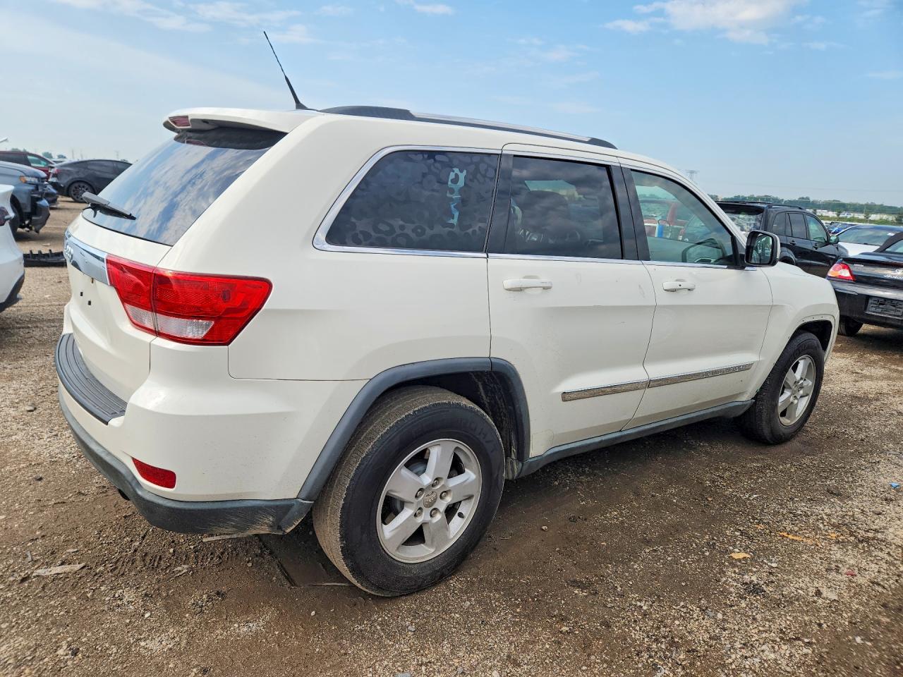 2011 Jeep Grand Cherokee Laredo White vin: 1J4RS4GG8BC515738