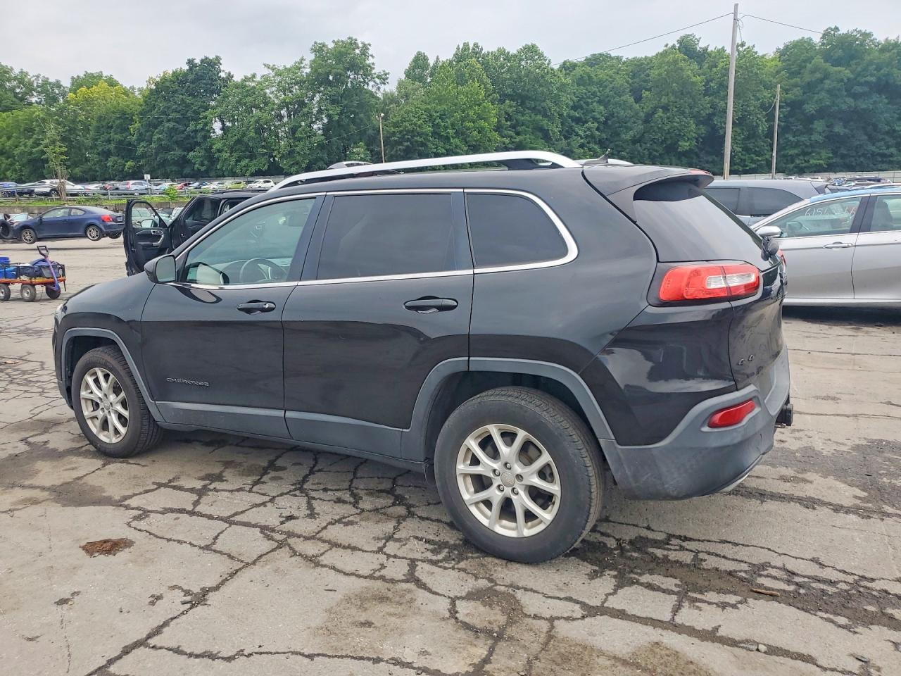 2015 Jeep Cherokee Latitude Black vin: 1C4PJMCS1FW757124