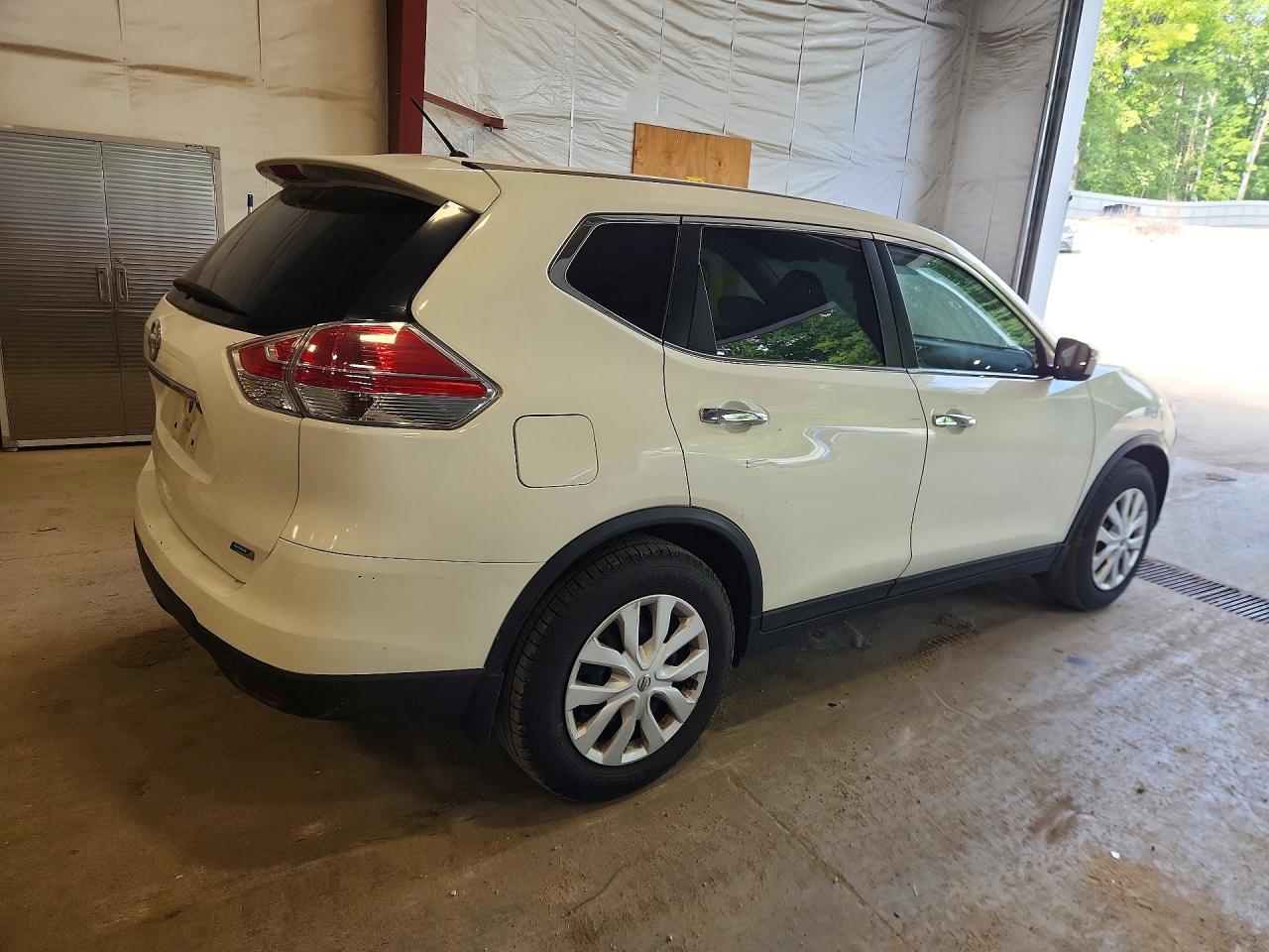 2014 Nissan Rogue S White vin: 5N1AT2ML1EC776845