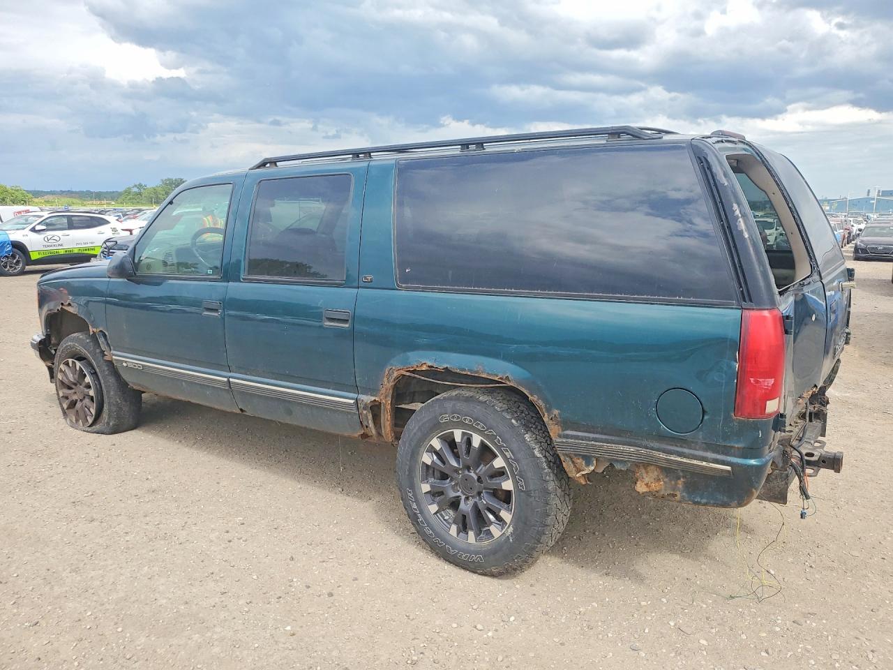 1998 Chevrolet Suburban K1500 Green vin: 3GNFK16R6WG102673