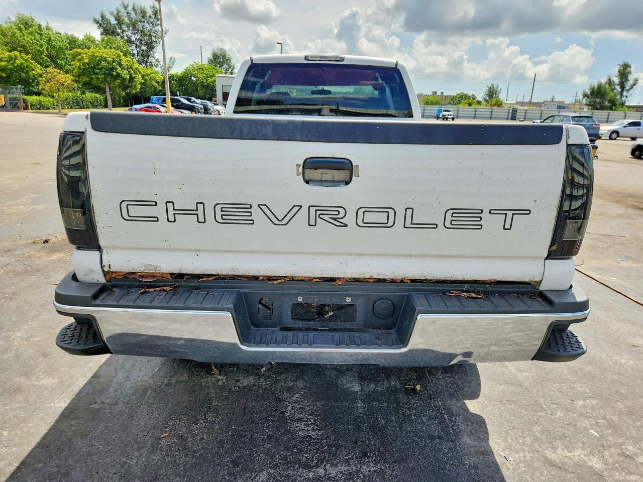 2006 Chevrolet Silverado C2500 Heavy Duty White vin: 1GCHC29U96E234631