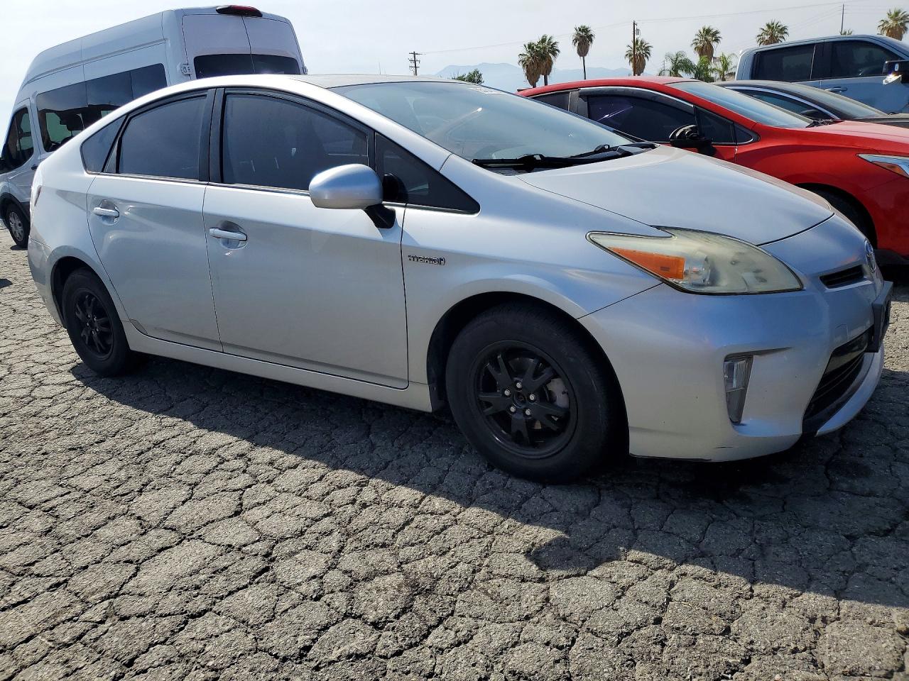 2013 Toyota Prius Three Silver vin: JTDKN3DU2D1679472