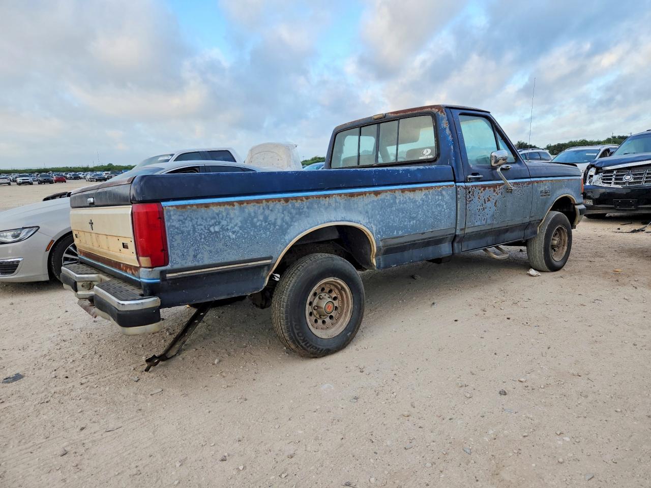 1988 Ford F150 Blue vin: 1FTEF14N5JNB10451