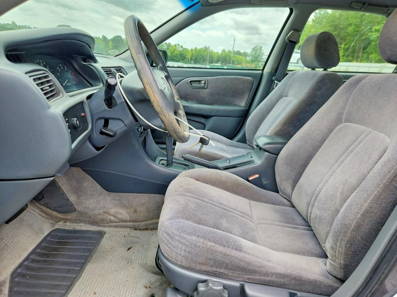 1998 Toyota Camry Le Gray vin: 4T1BG22K5WU857653
