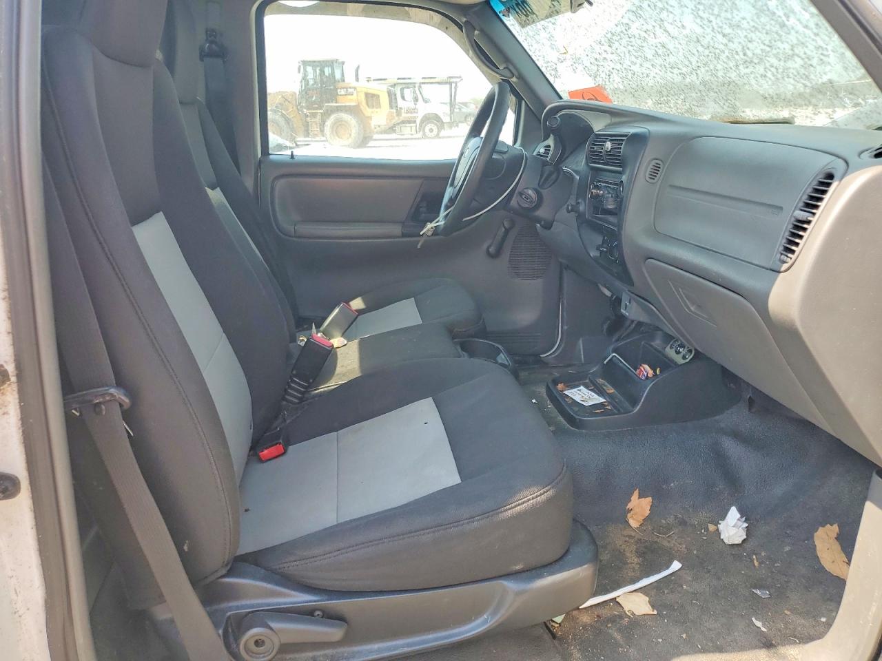 2005 Ford Ranger White vin: 1FTYR10D55PA93825