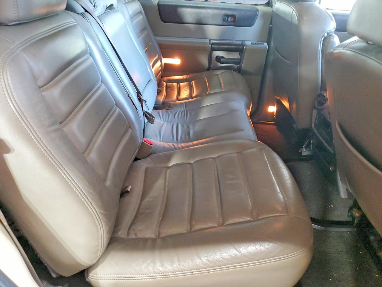 2004 Hummer H2 Black vin: 5GRGN23U74H107367