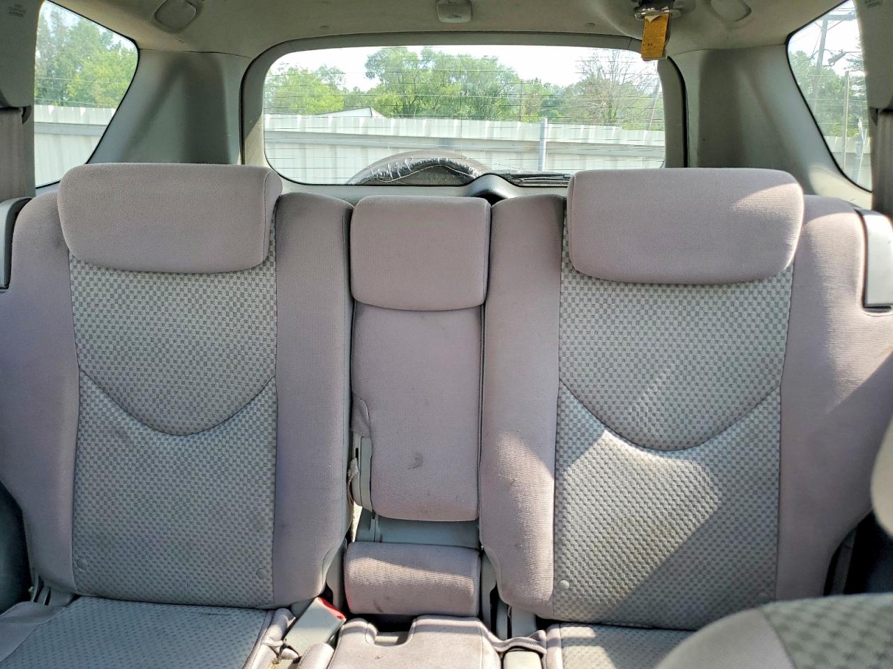 2007 Toyota Rav4 Base White vin: JTMBD33V376047276