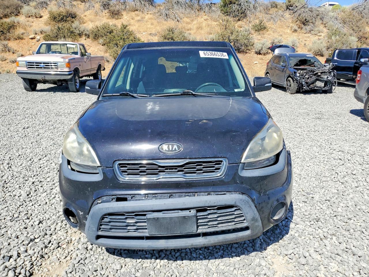 2012 Kia Soul + Black vin: KNDJT2A61C7380844