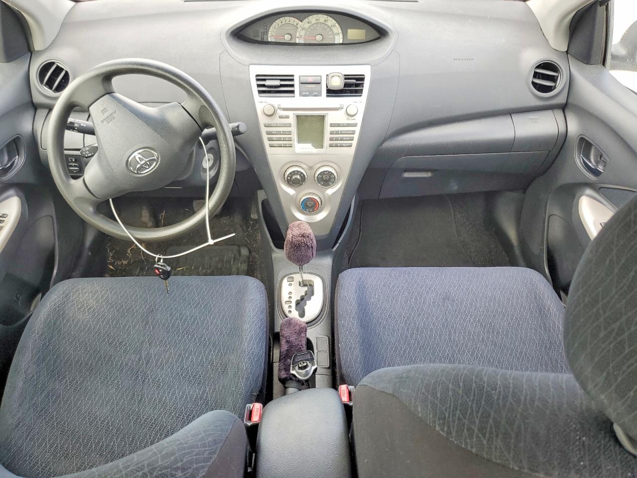 2007 Toyota Yaris Base Серебряный vin: JTDBT923X71048542