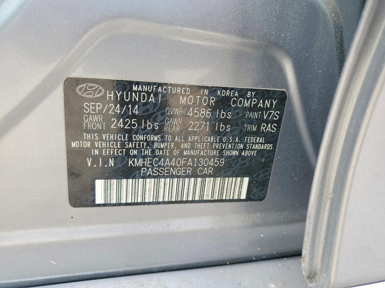 2015 Hyundai Sonata Hybrid Base Silver vin: KMHEC4A40FA130459