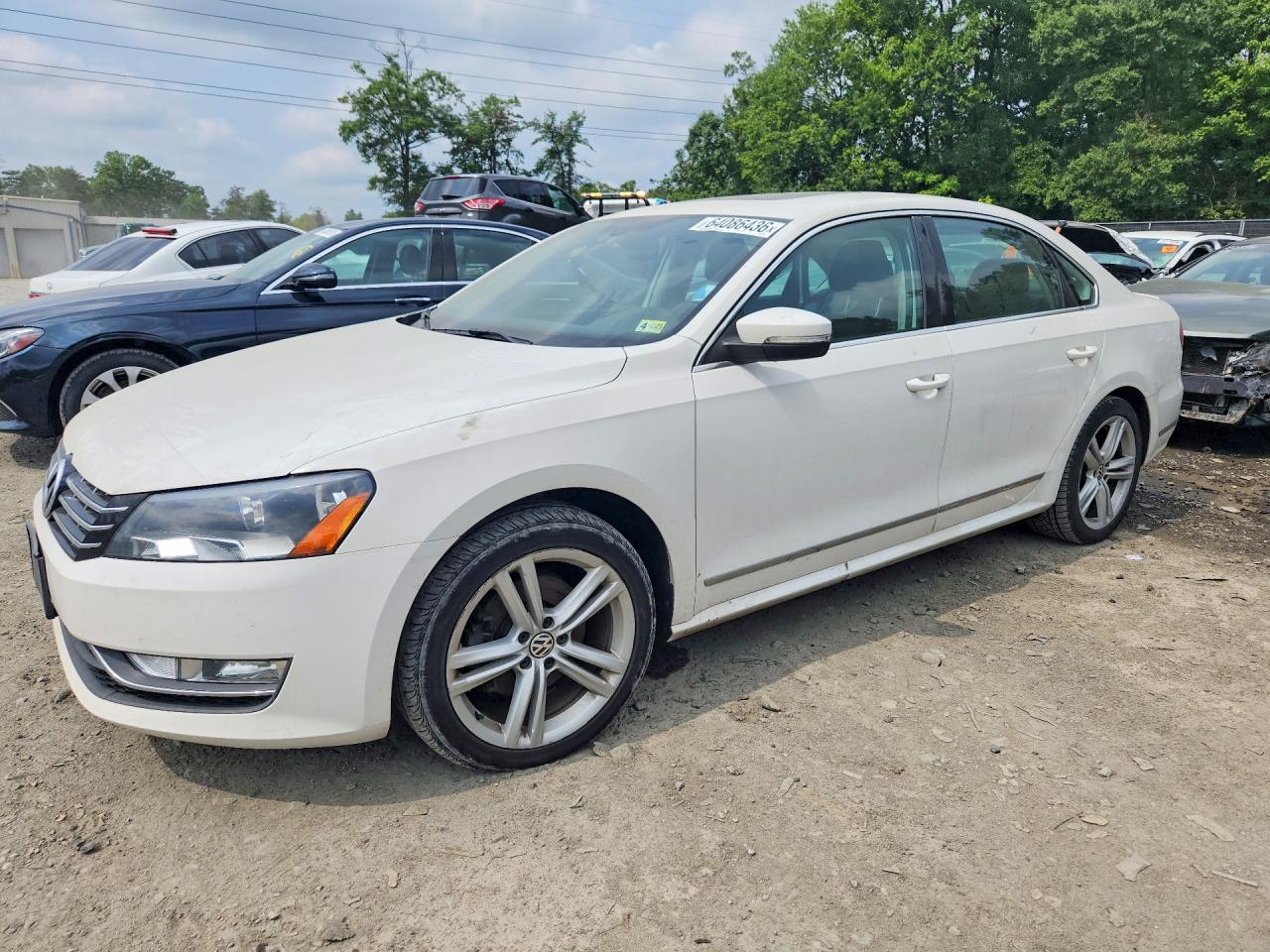 2013 Volkswagen Passat Sel White vin: 1VWCN7A39DC003724