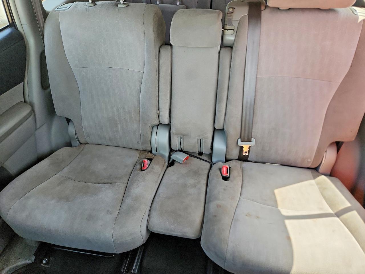 2013 Toyota Highlander Base Silver vin: 5TDZA3EH2DS044816