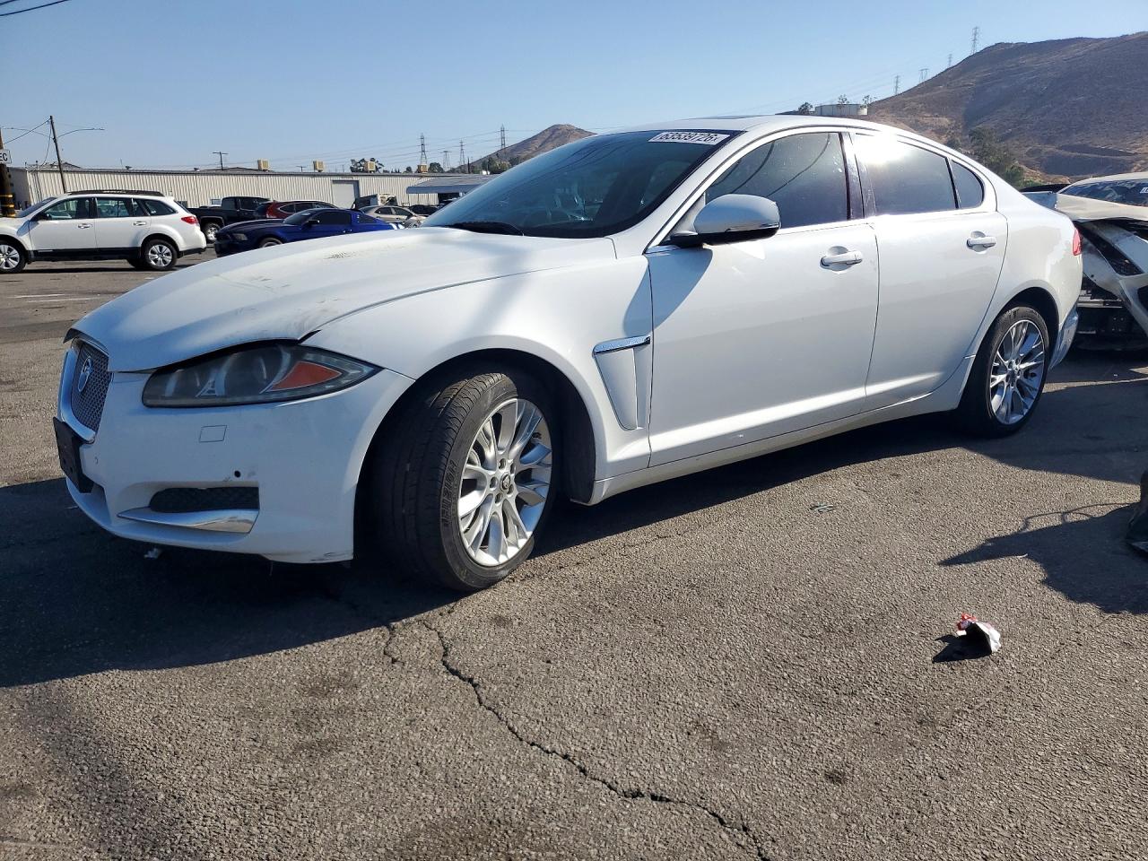 2013 Jaguar Xf White vin: SAJWA0ES2DPS82304