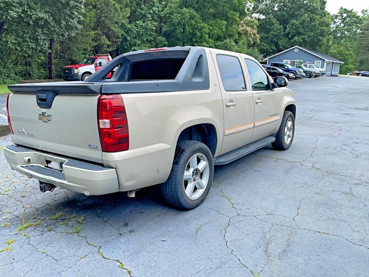 2008 Chevrolet Avalanche C1500 Gold vin: 3GNEC12008G272921