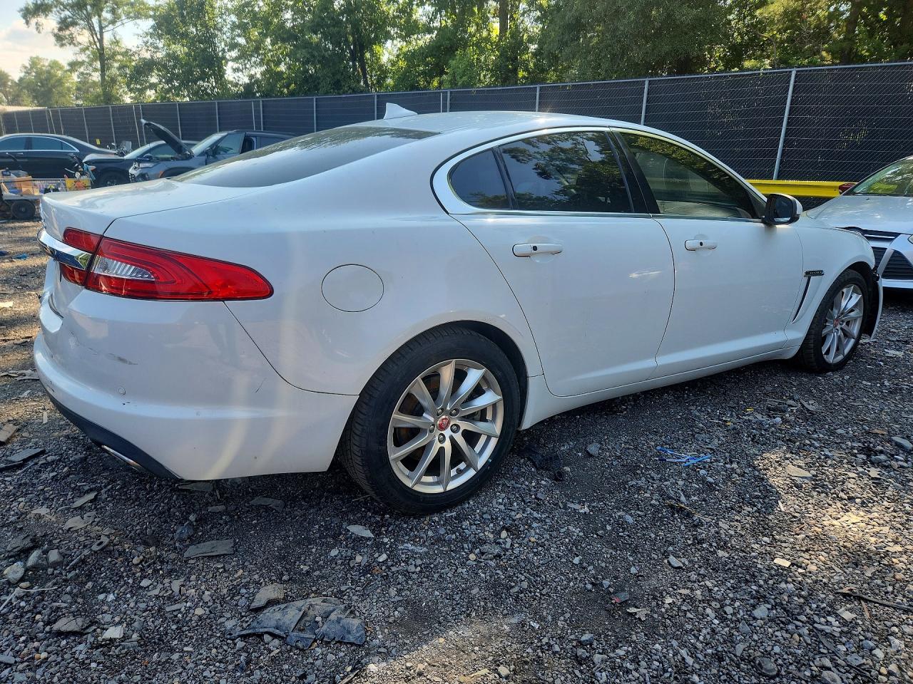 2015 Jaguar Xf 2.0t Premium White vin: SAJWA0FS5FPU58926