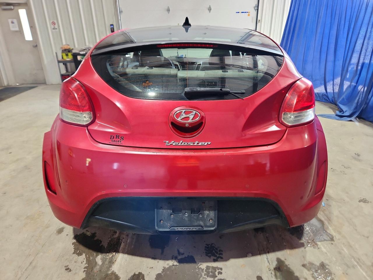 2012 Hyundai Veloster Base Red vin: KMHTC6AD9CU051580