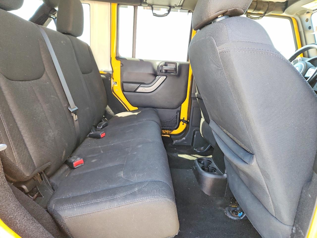 2015 Jeep Wrangler Unlimited Sport Yellow vin: 1C4BJWDGXFL679329