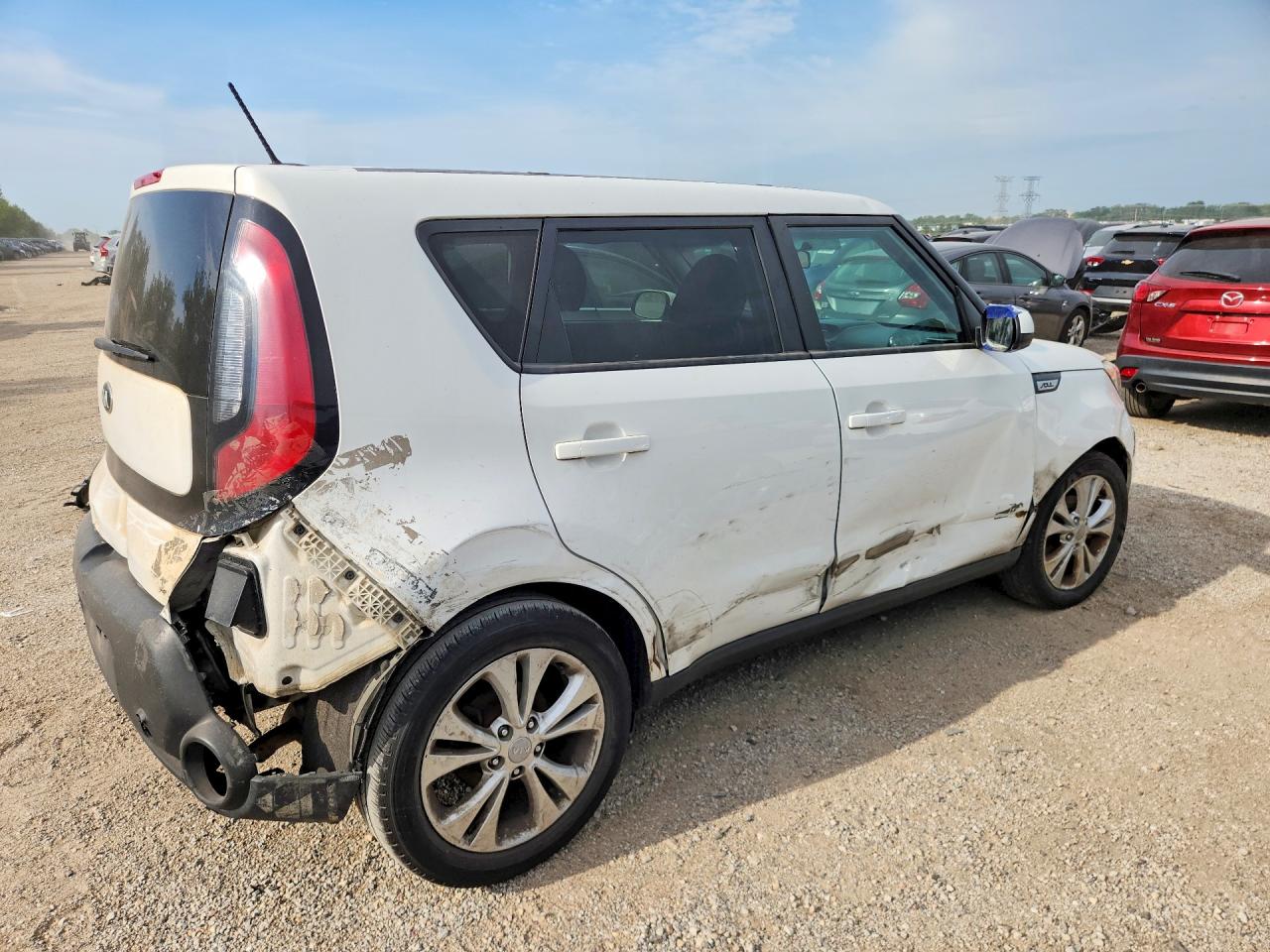 2015 Kia Soul + White vin: KNDJP3A52F7788324