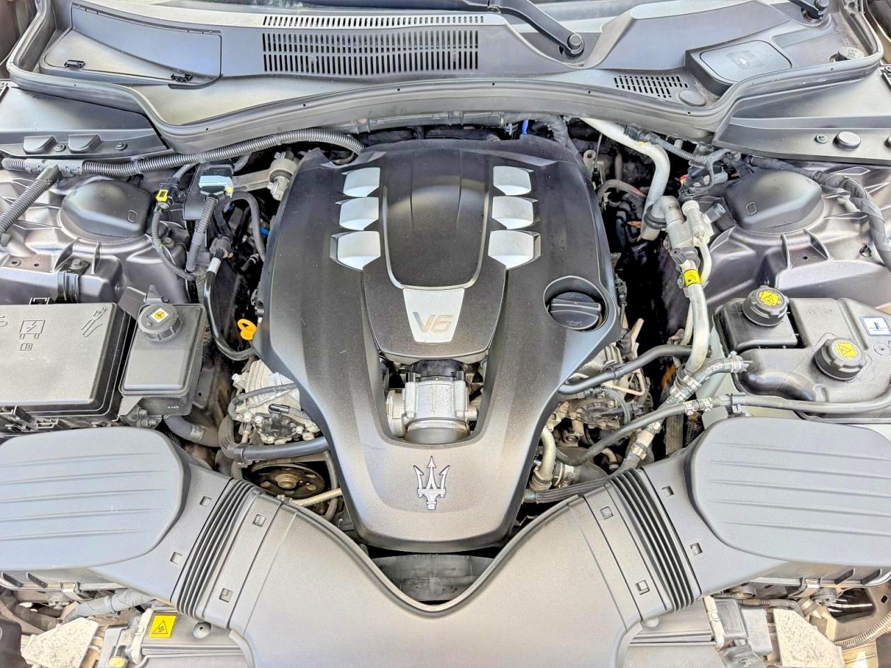 2015 Maserati Ghibli Gray vin: ZAM57XSA9F1134858