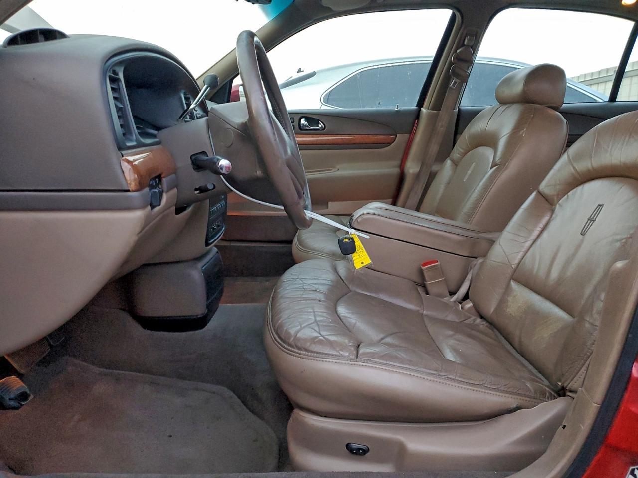1998 Lincoln Continental Red vin: 1LNFM97V8WY605717