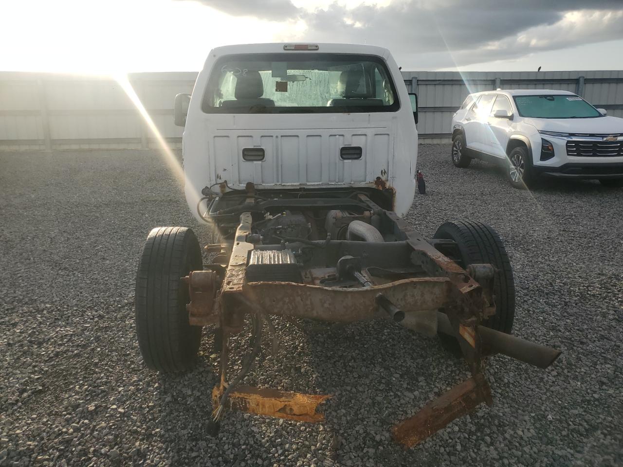 2015 Ford F350 Super Duty White vin: 1FTBF3A62FEA29331