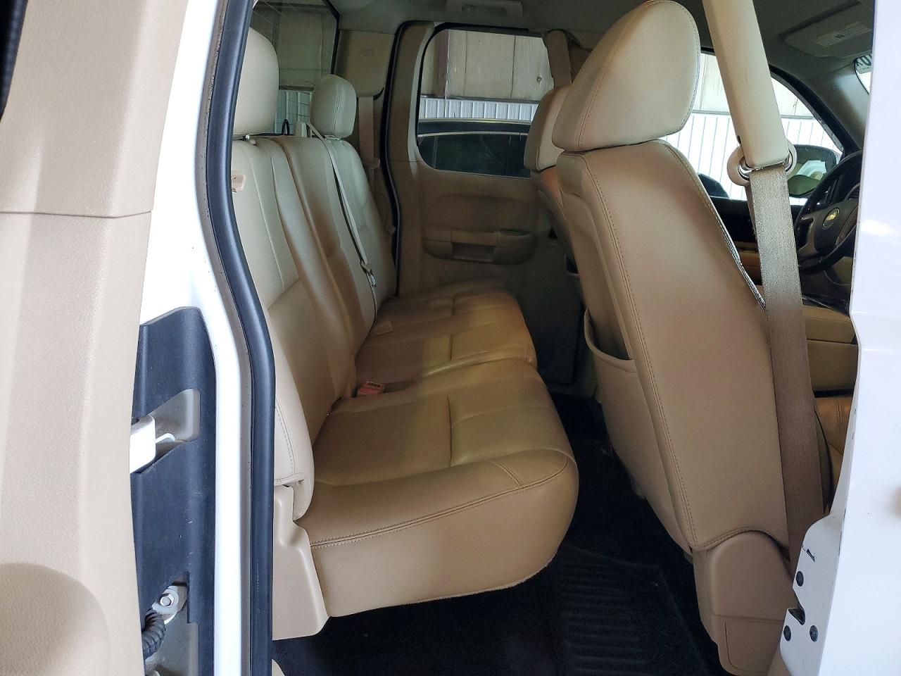 2007 Chevrolet Silverado K1500 Белый vin: 1GCEK19067Z611990