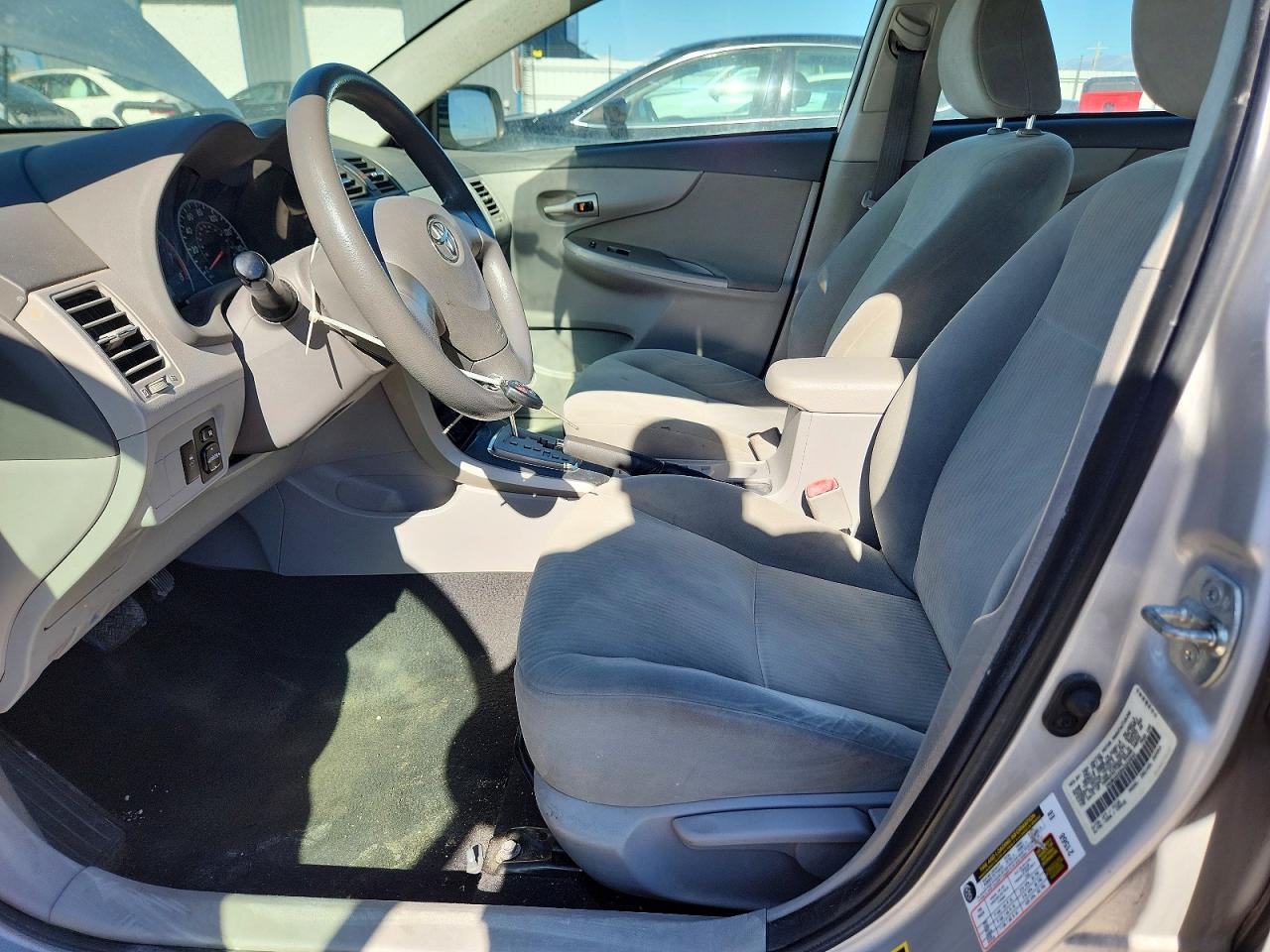 2010 Toyota Corolla Le Серебряный vin: 1NXBU4EE8AZ223840