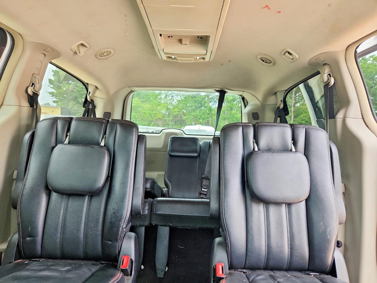 2015 Chrysler Town & Country Touring White vin: 2C4RC1BG8FR537695