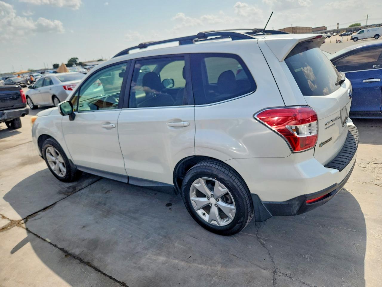 2015 Subaru Forester 2.5i Limited Белый vin: JF2SJAKC6FH530567