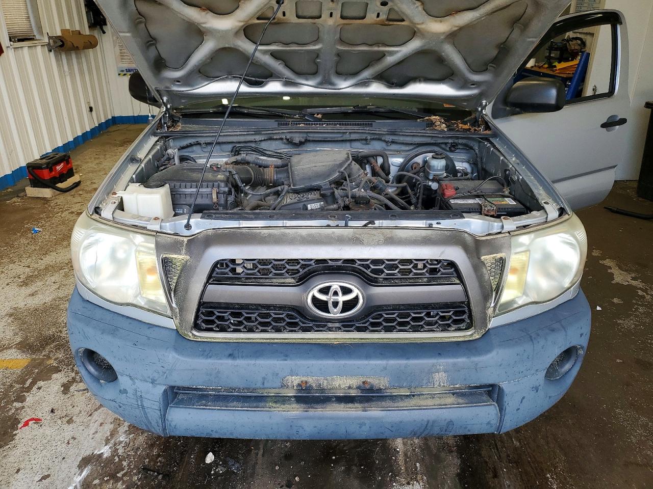 2011 Toyota Tacoma Base Silver vin: 5TFNX4CN8BX004579