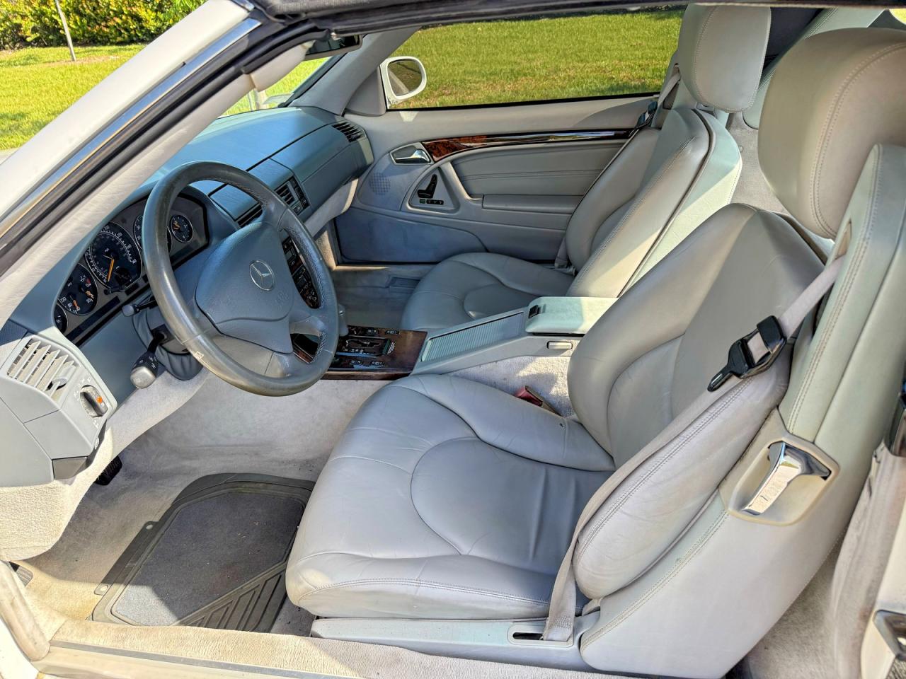 2001 Mercedes-benz Sl 500 White vin: WDBFA68F81F196270