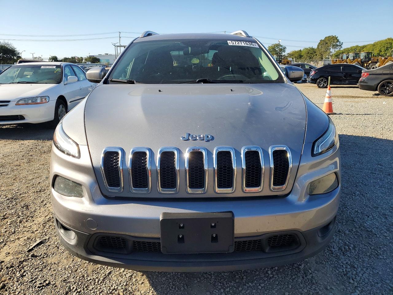 2015 Jeep Cherokee Latitude Silver vin: 1C4PJLCS0FW616751