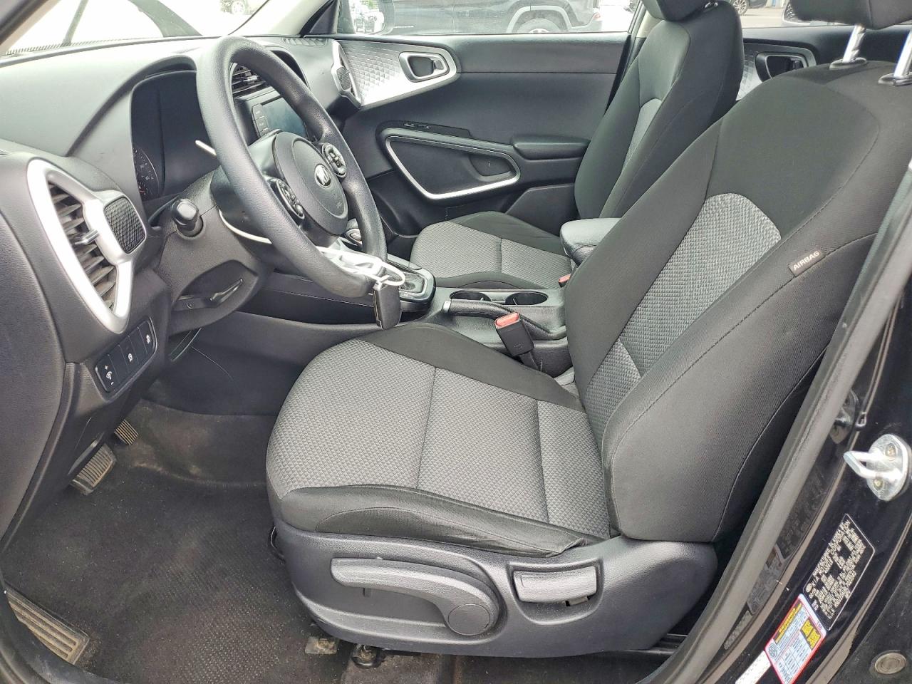 2020 Kia Soul Lx Черный vin: KNDJ23AU6L7023540